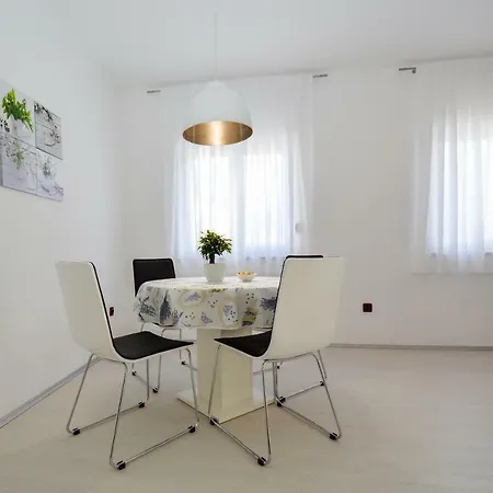 Sia House Пула