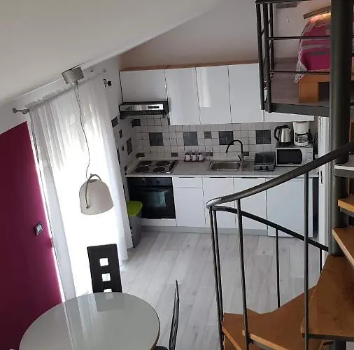 아파트 Sia House 풀라